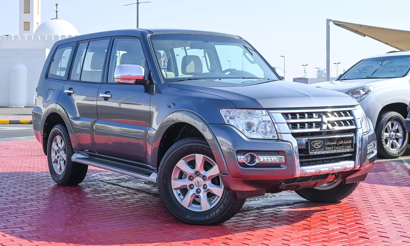 Used 2017 Mitsubishi PAJERO 3.5L GLS Silver – Right Front Diagonal (45°) View at First Choice Cars Sharjah