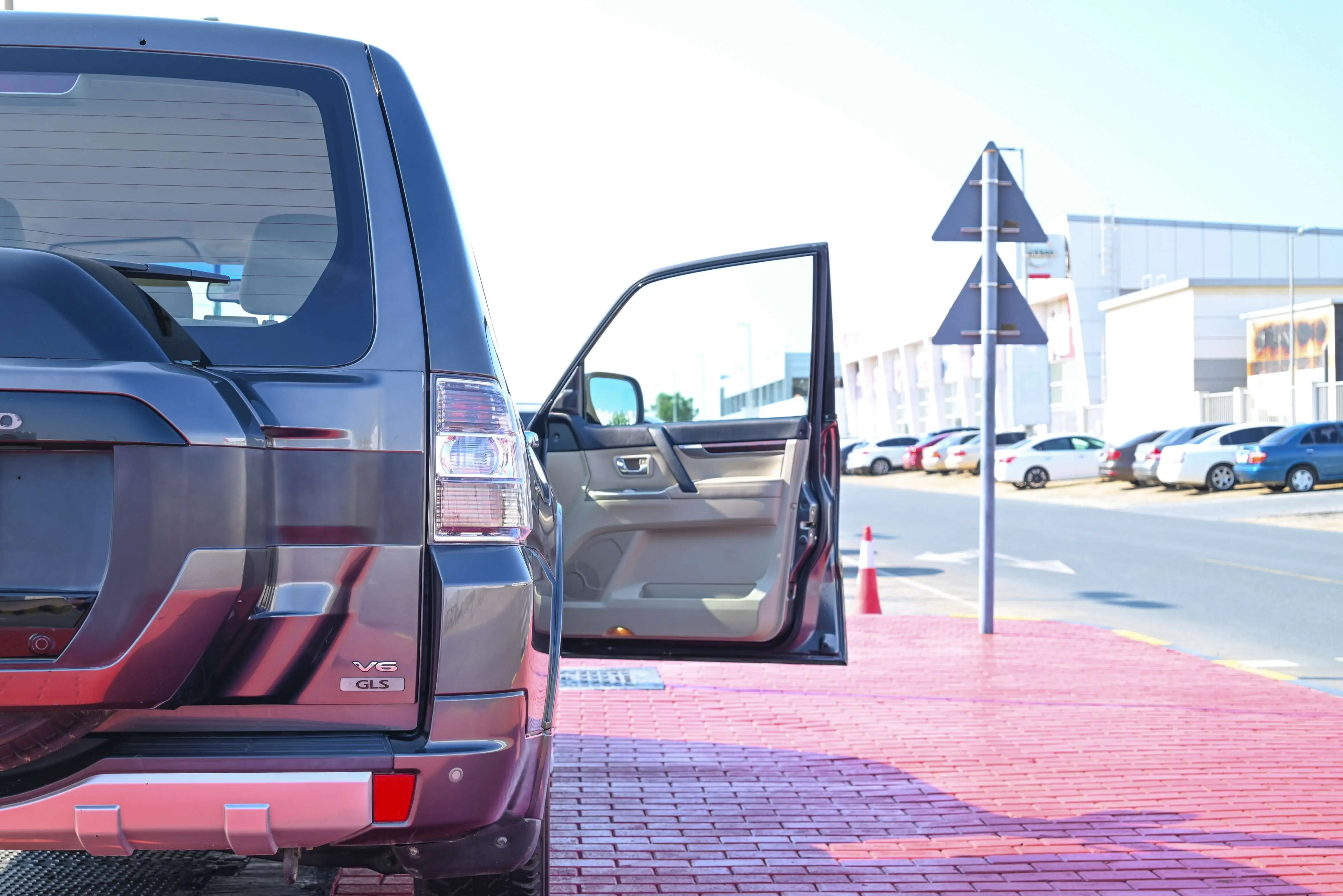 Used 2017 Mitsubishi PAJERO 3.5L GLS Silver – Taillight Close-up at First Choice Cars Sharjah