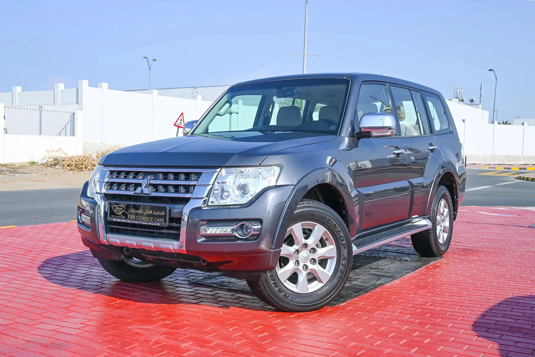 Used 2017 Mitsubishi PAJERO 3.5L GLS Silver – Left Front Diagonal (45°) View at First Choice Cars Sharjah
